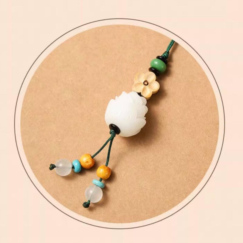 Sandalwood Comb and Mirror Set detail